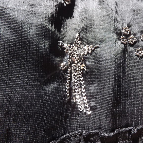 NWT black cold shoulder top with shooting stars - Picture 6 of 7